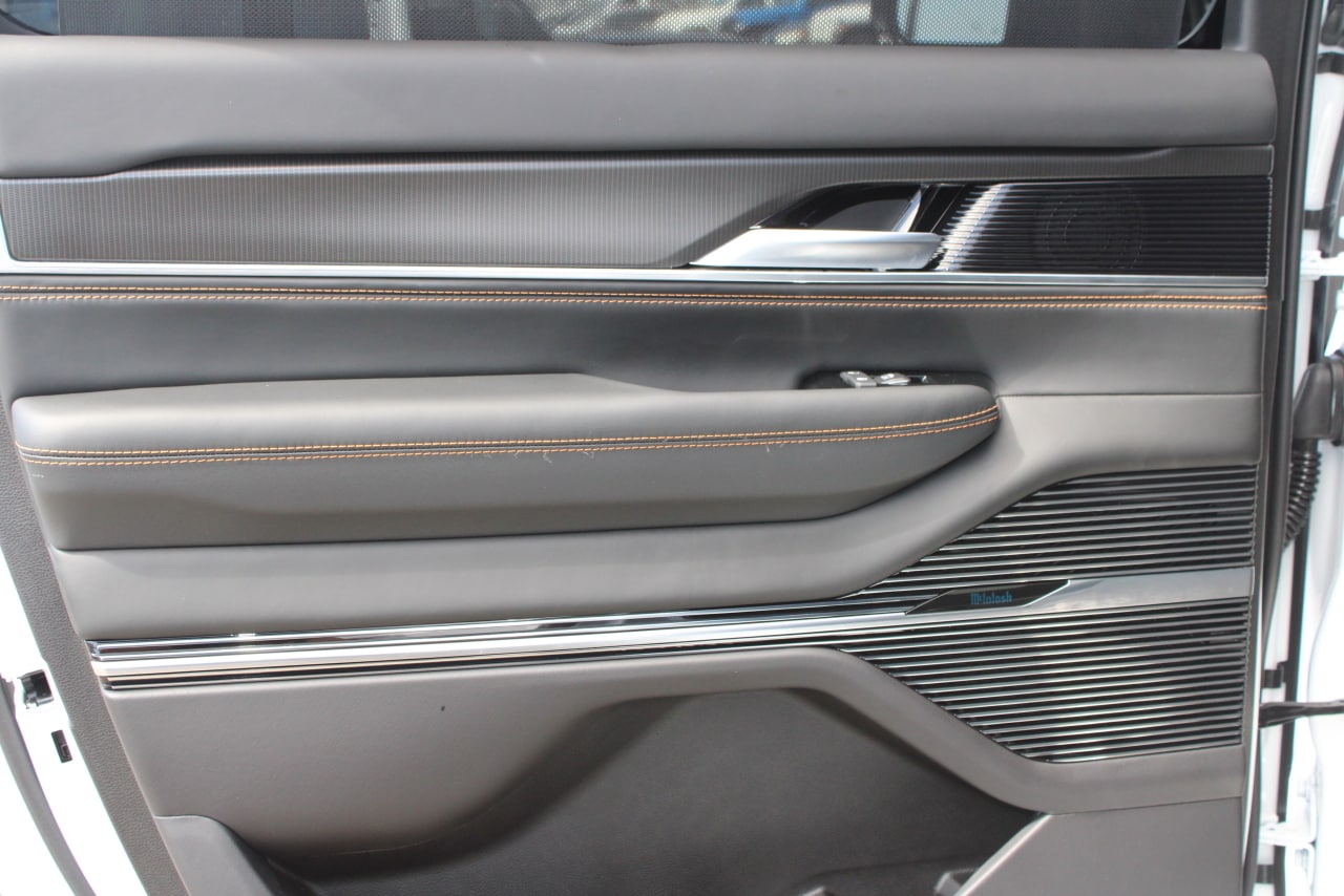 2025 Jeep Grand Wagoneer Series III - Photo 49