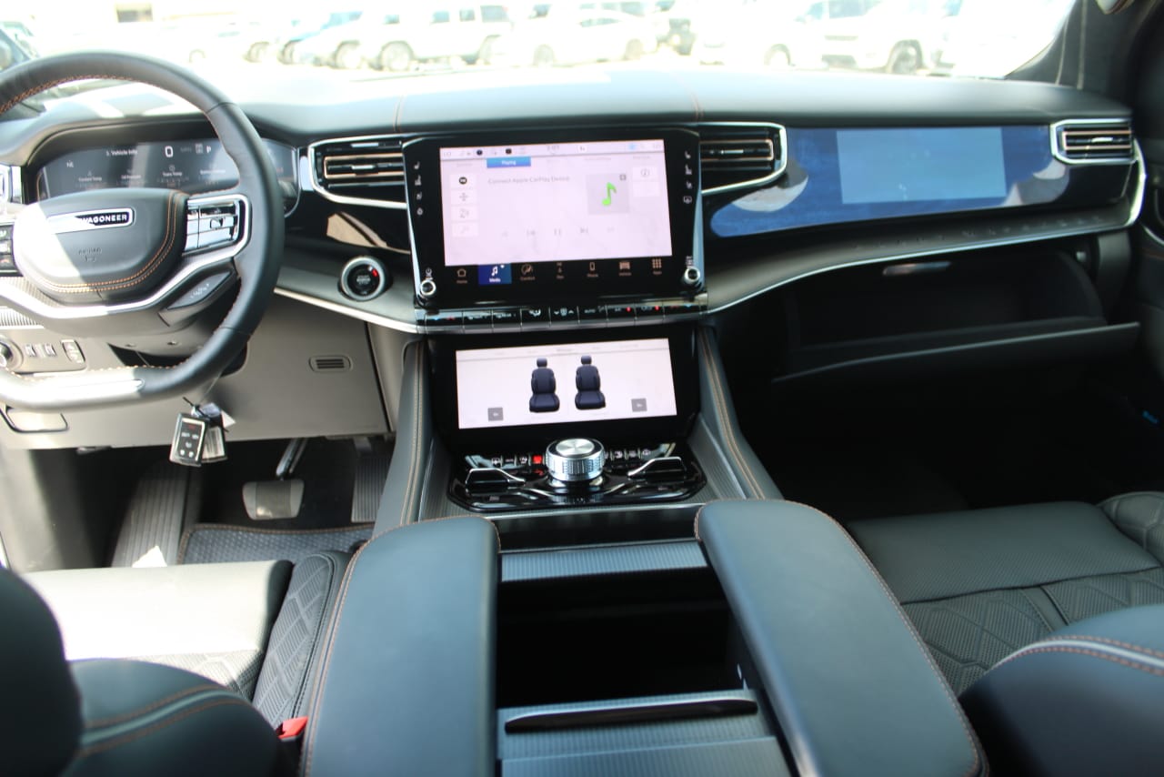 2025 Jeep Grand Wagoneer Series III - Photo 14