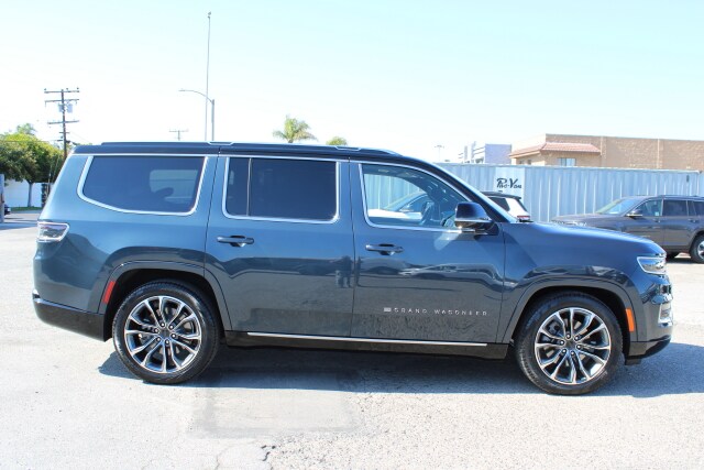2025 Jeep Grand Wagoneer III photo 3