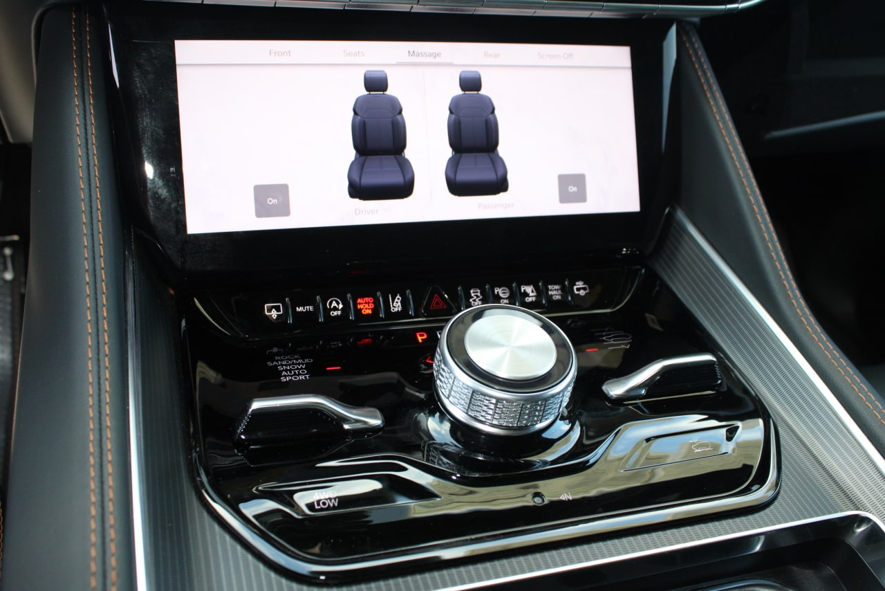 2025 Jeep Grand Wagoneer Series III - Photo 30