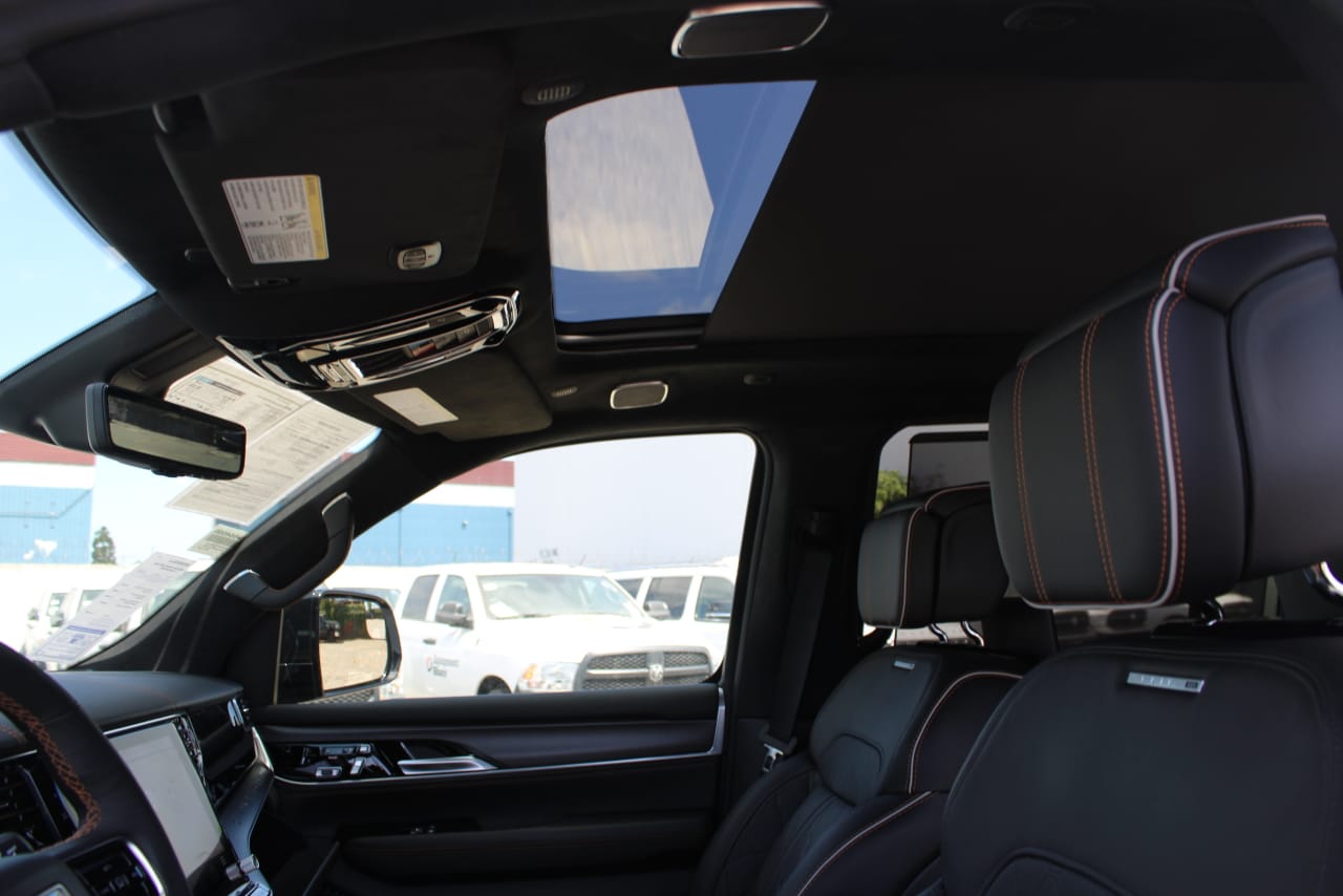 2025 Jeep Grand Wagoneer Series III - Photo 31