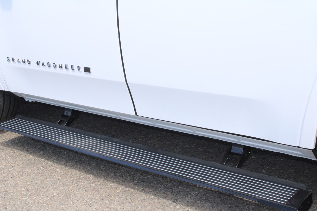 2025 Jeep Grand Wagoneer Series III - Photo 60