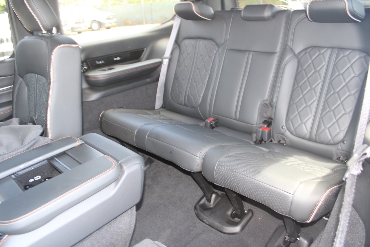 2025 Jeep Grand Wagoneer Series III - Photo 42