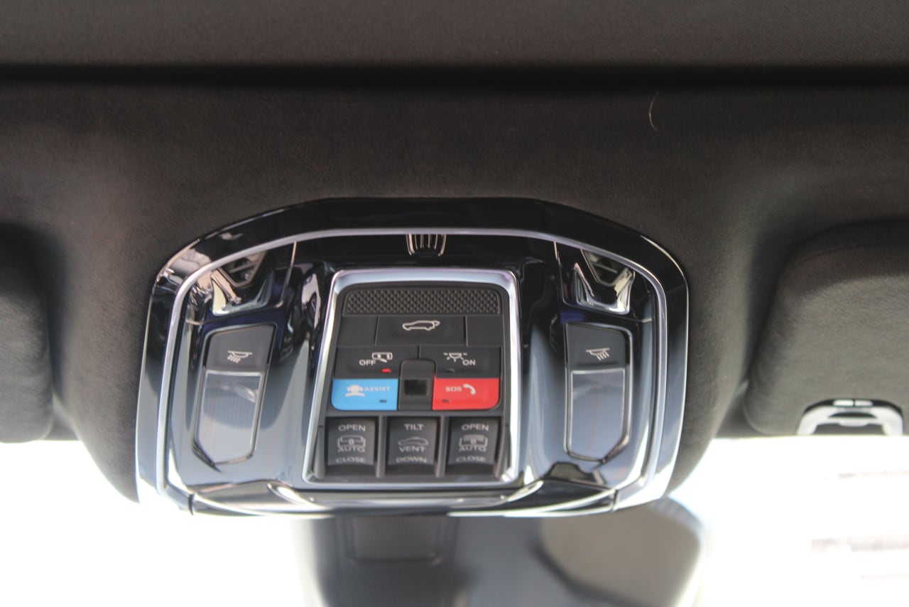 2025 Jeep Grand Wagoneer Series III - Photo 18