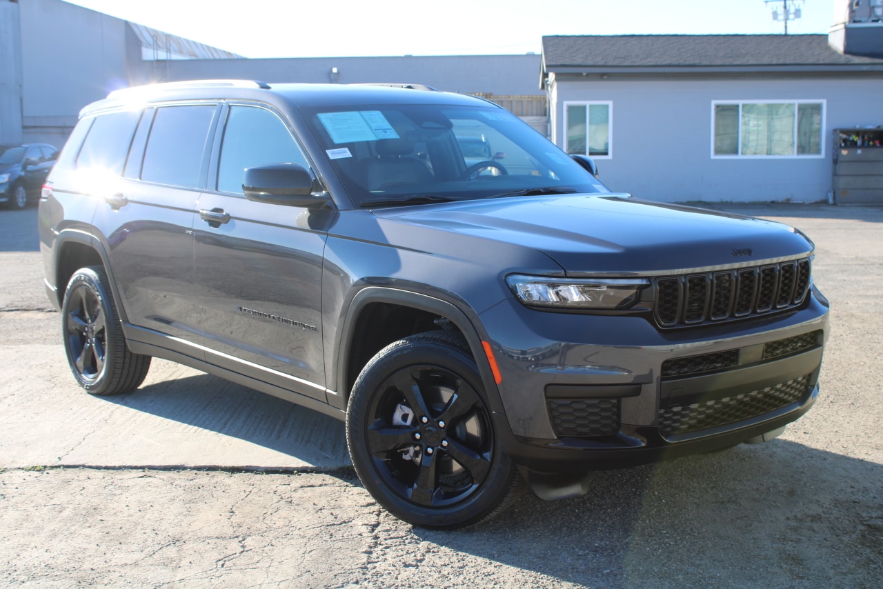 2025 Jeep Grand Cherokee L Altitude's photo