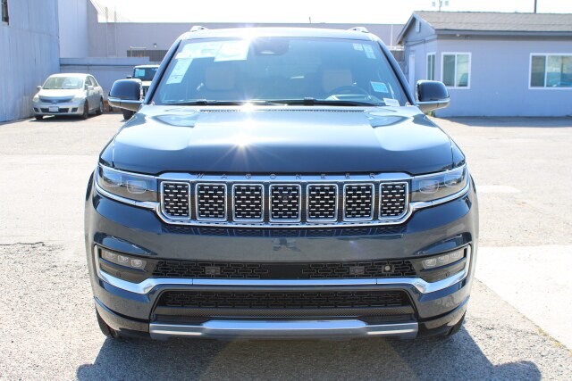 2025 Jeep Grand Wagoneer III photo 2