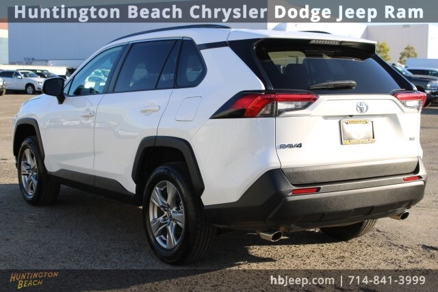 2024 Toyota RAV4 XLE photo 3