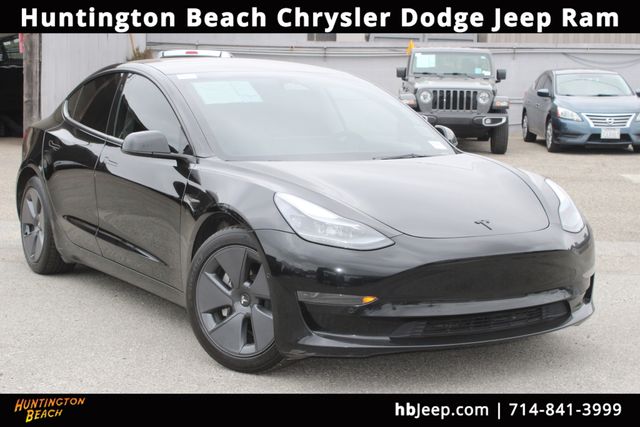2022 Tesla Model 3 Standard Range Plus's photo