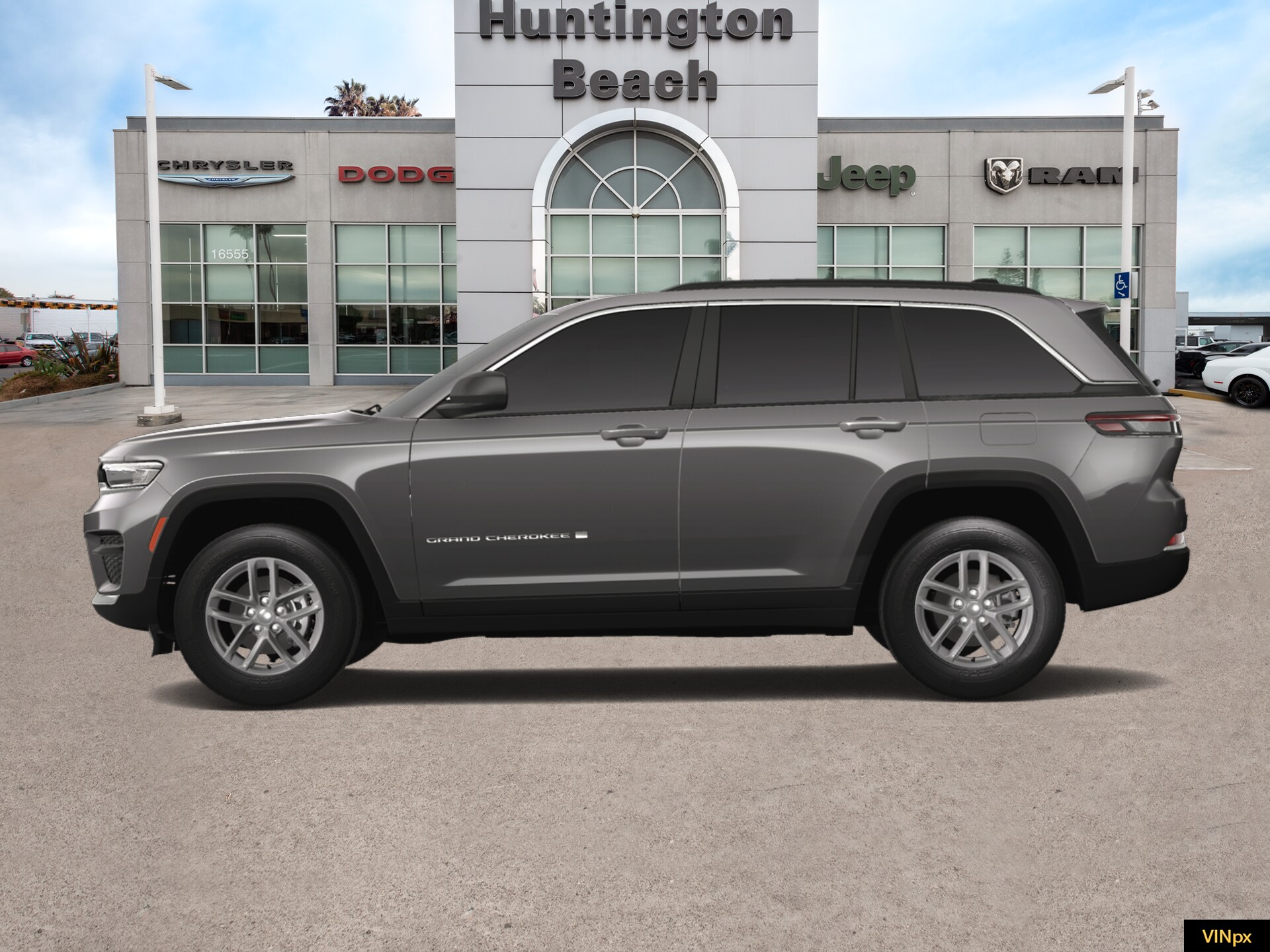 2025 Jeep Grand Cherokee Laredo X photo 3