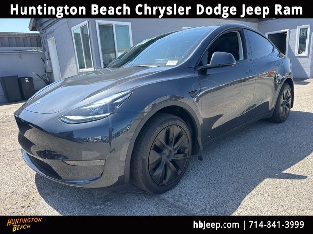 2025 Tesla Model Y Long Range Rear Wheel Drive's photo