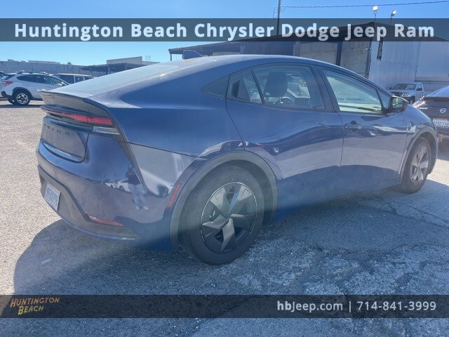 2023 Toyota Prius LE photo 3