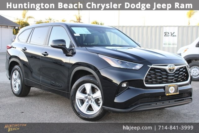 2023 Toyota Highlander LE's photo