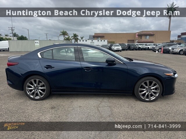 2022 Mazda Mazda3 Premium photo 4