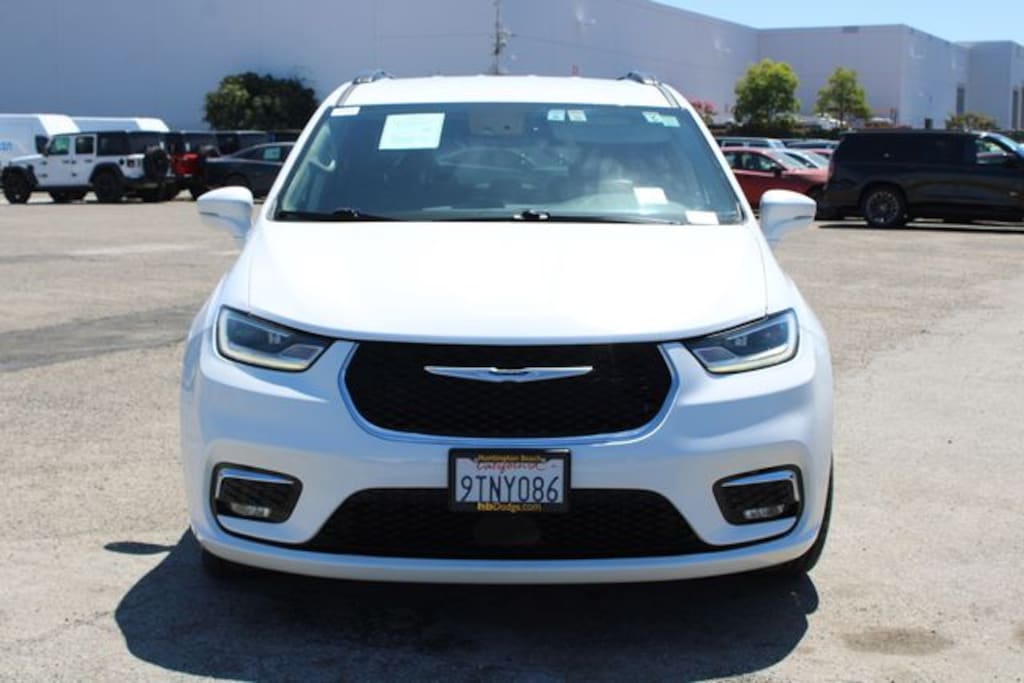 Used 2022 Chrysler Pacifica Touring L Minivan/Van