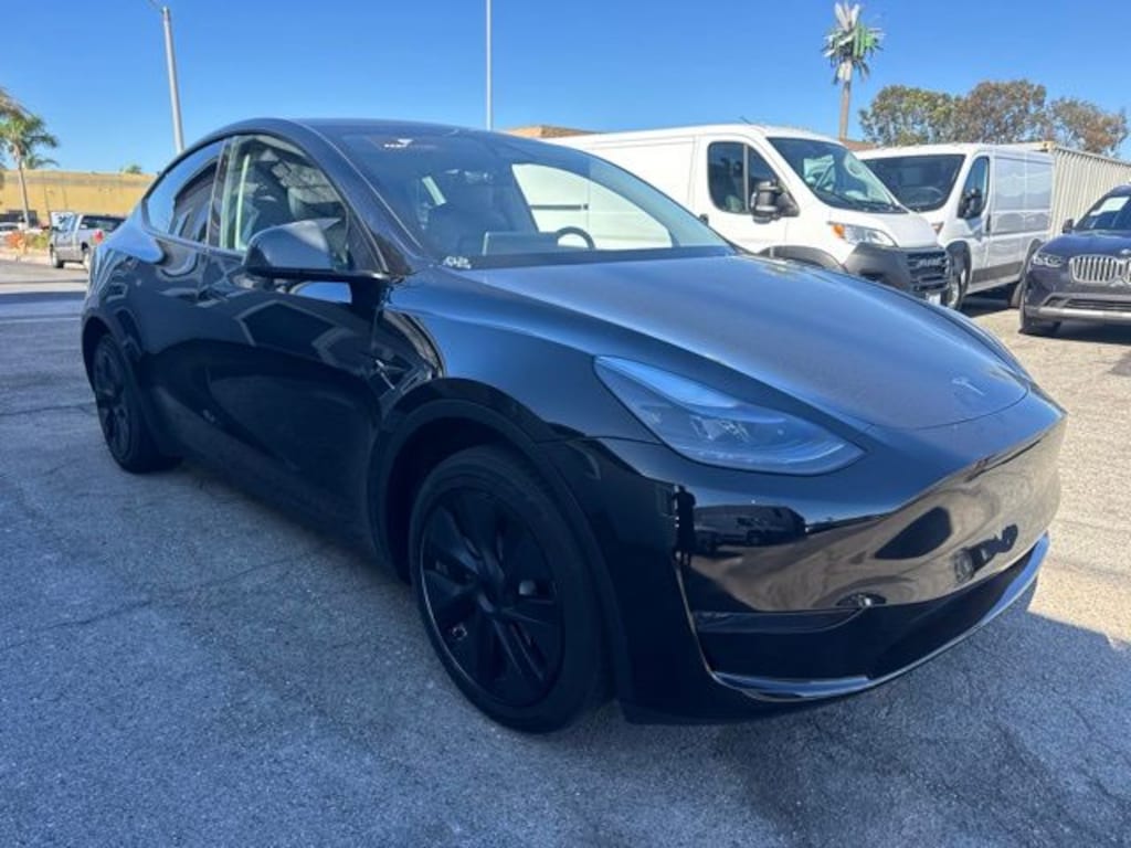 Used 2025 Tesla Model Y Long Range SUV
