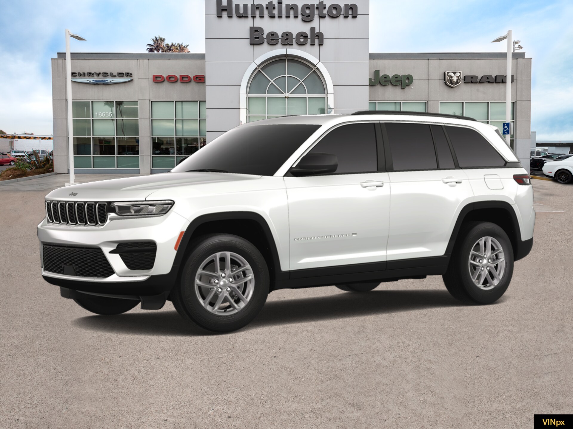 2025 Jeep Grand Cherokee Laredo photo 2