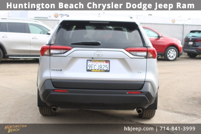 2021 Toyota RAV4 LE photo 4