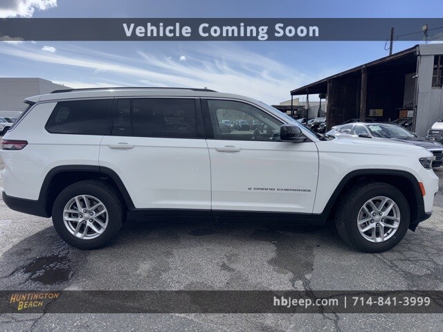 2023 Jeep Grand Cherokee Laredo Altitude photo 2