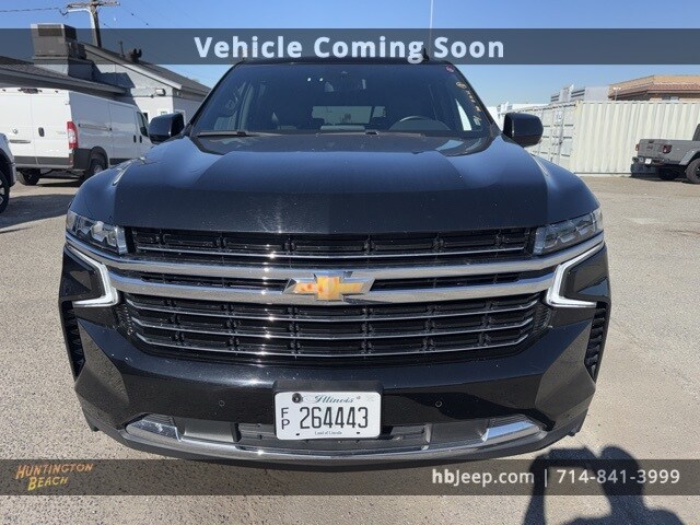 2024 Chevrolet Suburban LT photo 2
