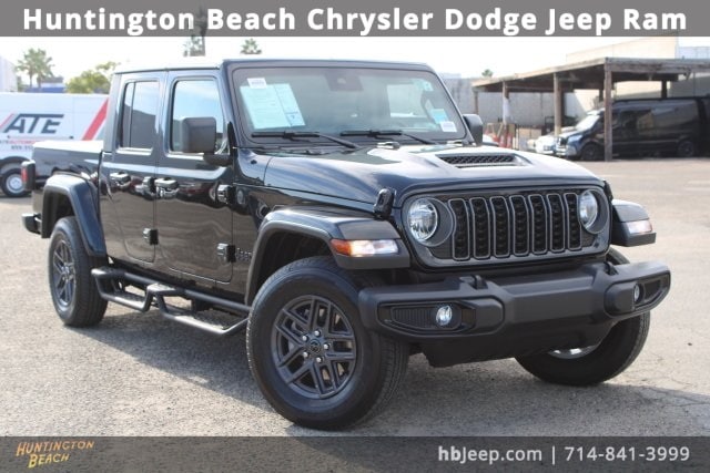 2025 Jeep Gladiator Sport S's photo