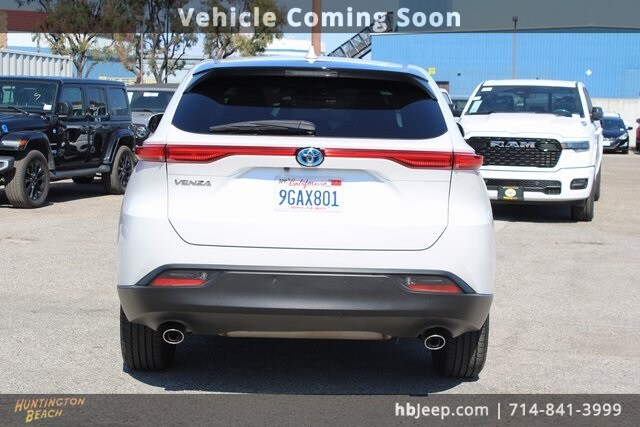 2023 Toyota Venza LE photo 2