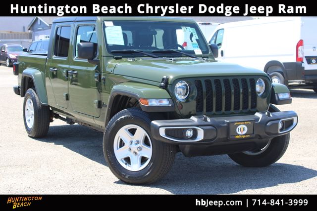 2022 Jeep Gladiator Sport S's photo