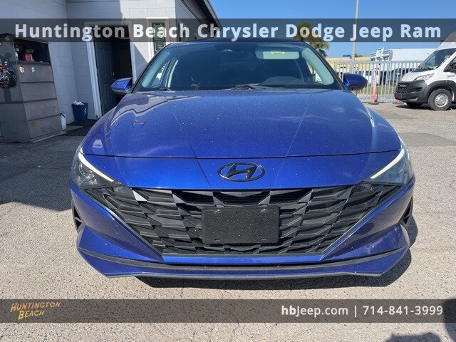 2023 Hyundai Elantra SEL photo 2