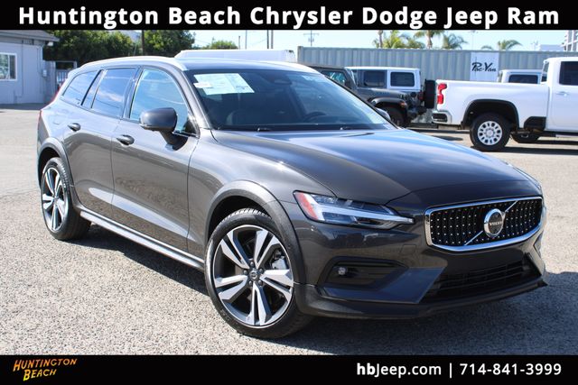 2025 Volvo V60 Cross Country B5 Plus AWD's photo