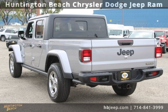 2021 Jeep Gladiator Sport photo 3