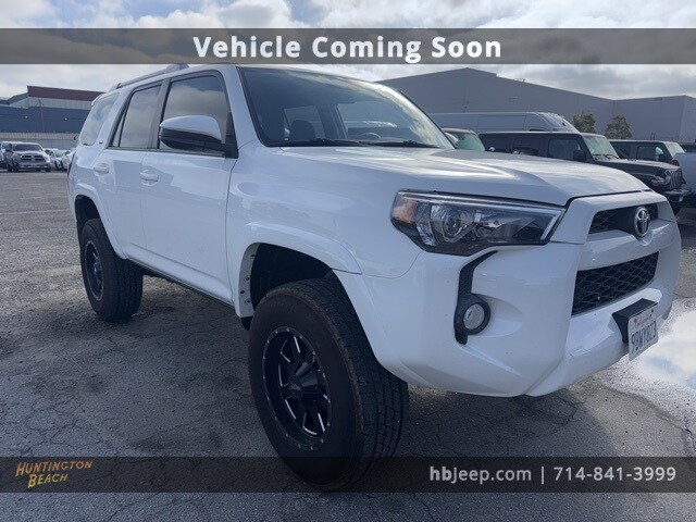 2018 Toyota 4Runner SR5 photo 3
