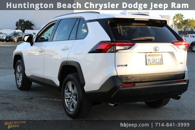 2024 Toyota RAV4 XLE photo 2