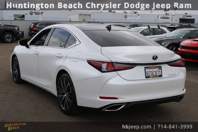2022 Lexus ES 350 photo 2