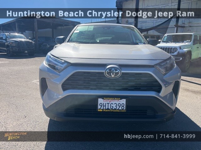 2023 Toyota RAV4 LE photo 2