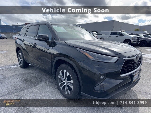 2022 Toyota Highlander XLE photo 3