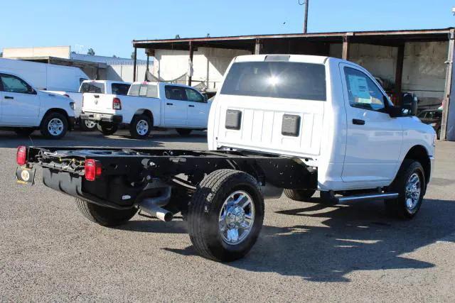 2023 Ram 3500 Tradesman SLT photo 4