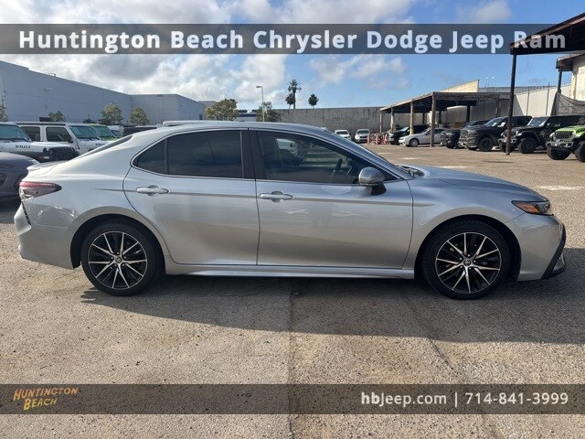 2023 Toyota Camry SE photo 3