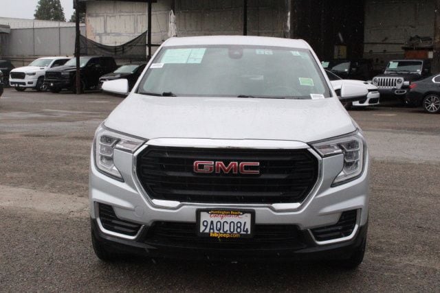 Used 2022 GMC Terrain SLE with VIN 3GKALMEV2NL166543 for sale in Huntington Beach, CA