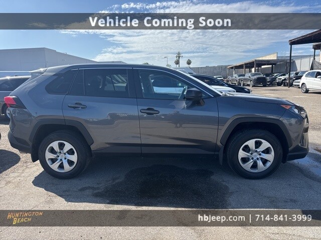 2022 Toyota RAV4 LE photo 4