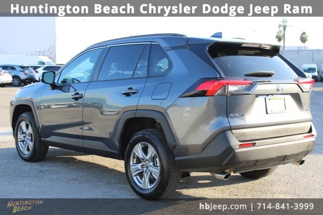 2024 Toyota RAV4 XLE photo 3