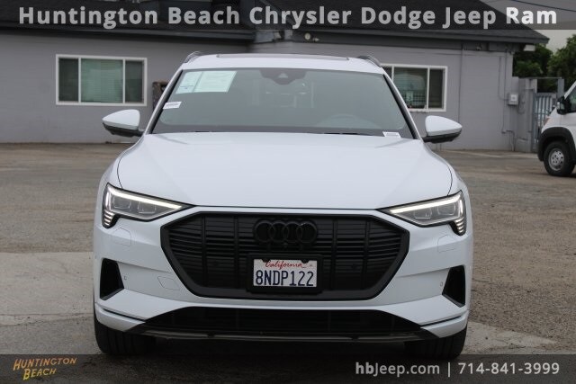 2019 Audi e-tron Premium Plus photo 2