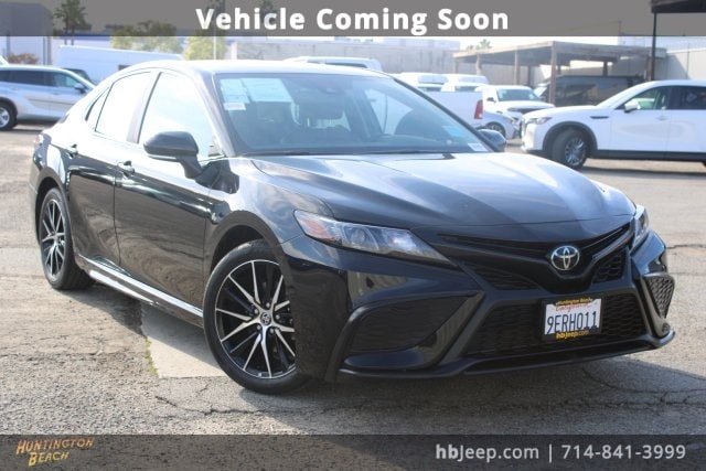 2023 Toyota Camry SE's photo