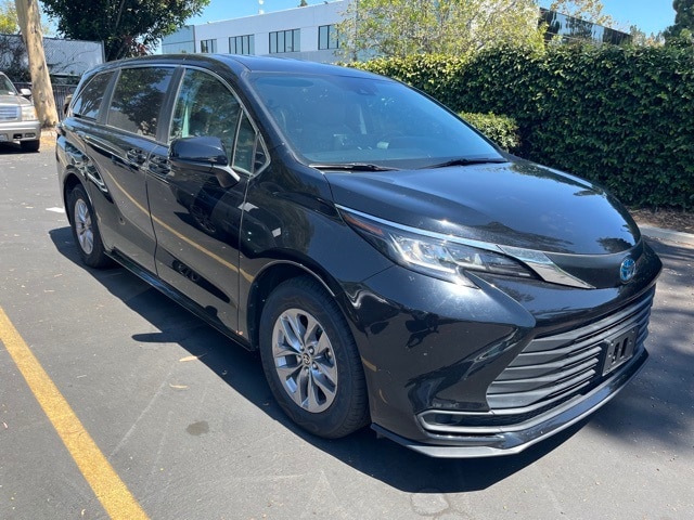 Used 2022 Toyota Sienna LE with VIN 5TDKRKEC3NS125883 for sale in Huntington Beach, CA