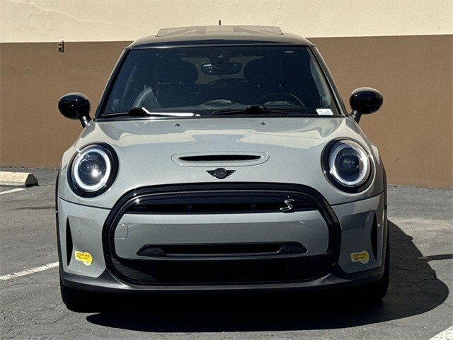 Used 2022 MINI Hardtop 2 Door SE with VIN WMW13DJ06N2S47386 for sale in Huntington Beach, CA