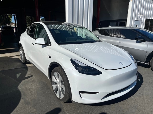 Used 2024 Tesla Model Y Long Range with VIN 7SAYGDEE4RA277680 for sale in Northfield, Minnesota