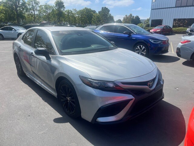 2022 Toyota Camry SE photo 2