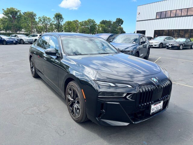 2023 Bmw 740i photo 2