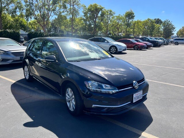 2018 Volkswagen Golf TSI SE photo 2