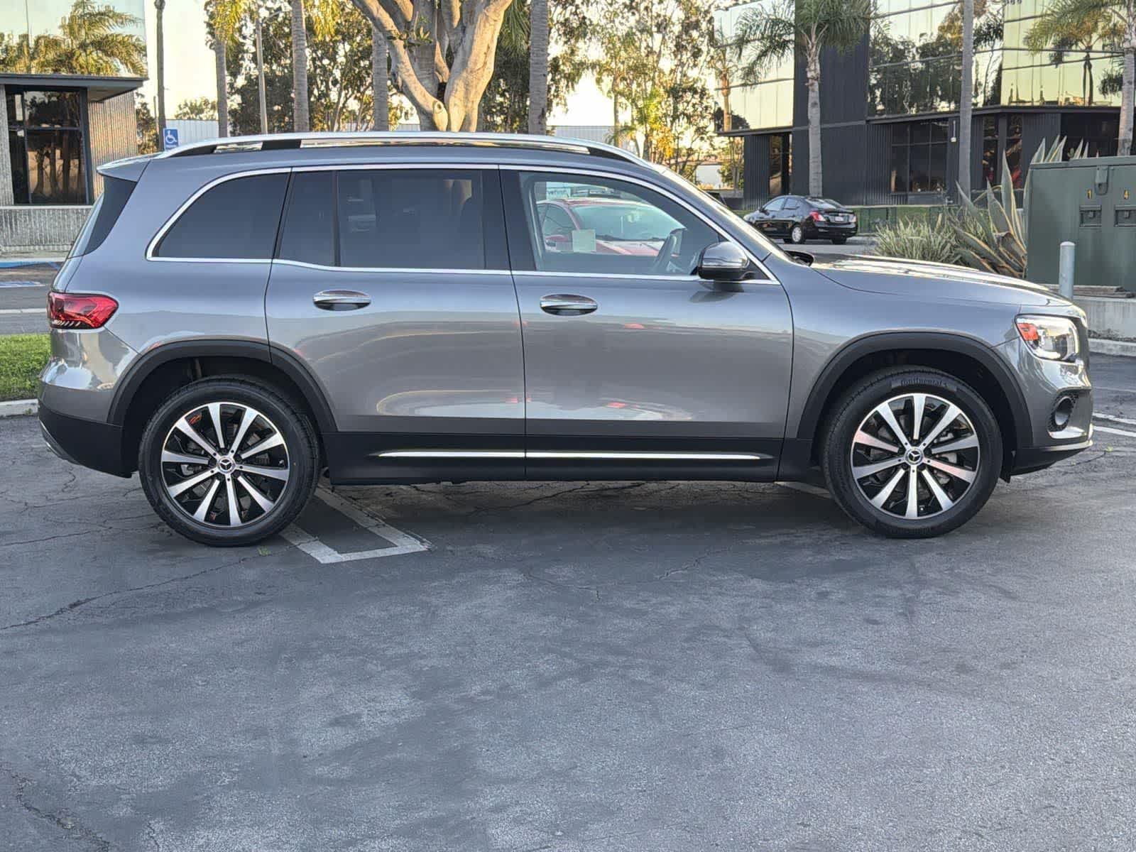 Thumbnail: 2023 Mercedes-Benz GLB - 3