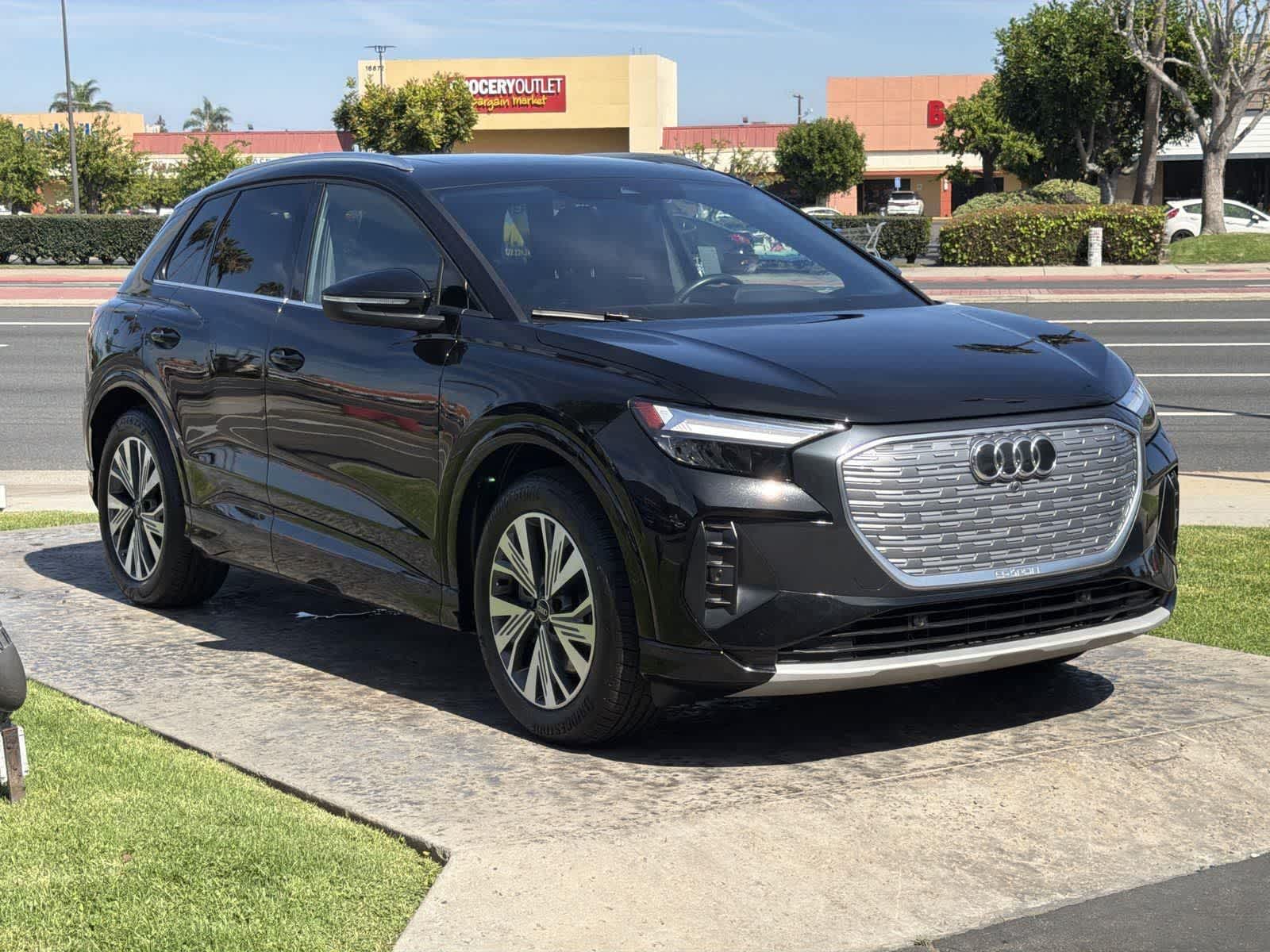 Thumbnail: 2023 Audi Q4 e-tron - 8