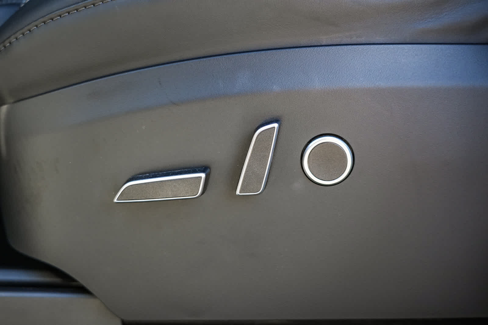 Thumbnail: 2023 Tesla Model X - 21